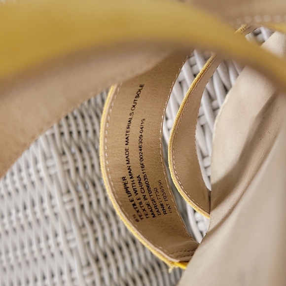 🤍Universal Thread Sandals - Picture 5 of 10